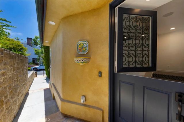 515 Begonia Avenue B, Corona Del Mar, CA 92625