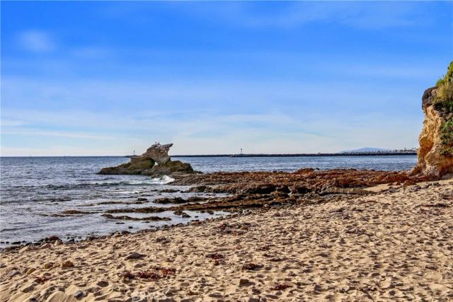 515 Begonia Avenue B, Corona Del Mar, CA 92625