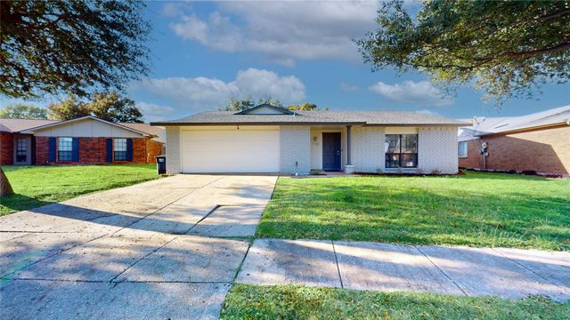 7748 Landmark Ridge Street, Fort Worth, TX 76133