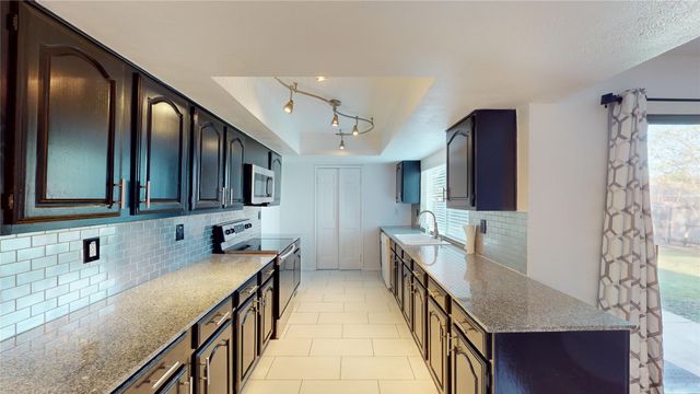 7748 Landmark Ridge Street, Fort Worth, TX 76133