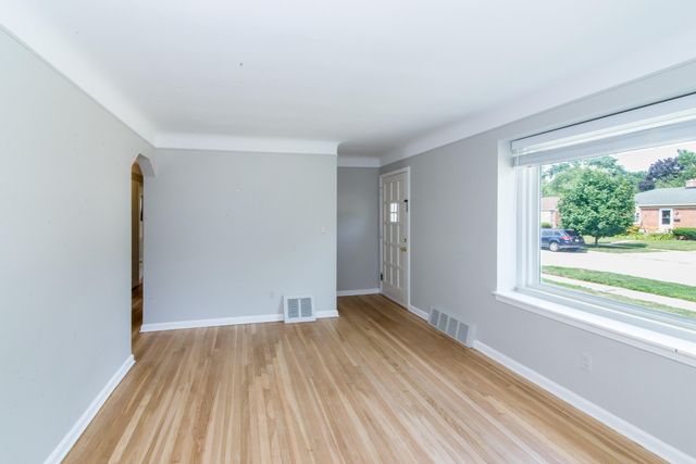 11015 Fairfield Street, Livonia, MI 48150