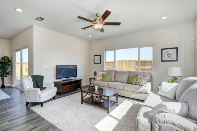 944 Norman Rd, Galt, CA 95632