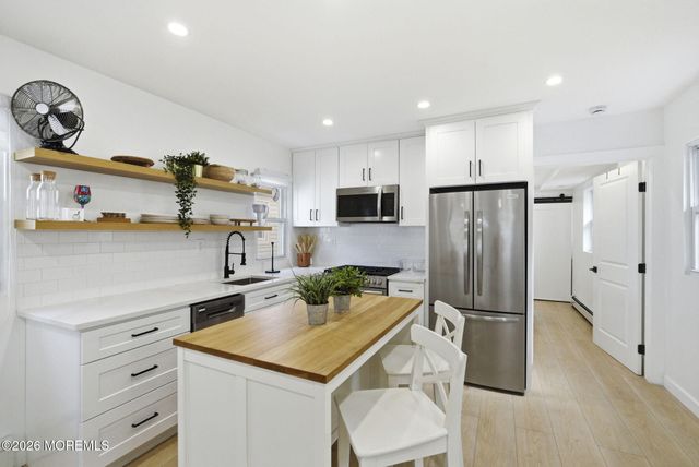 163 Seabreeze Avenue, North Middletown, NJ 07748