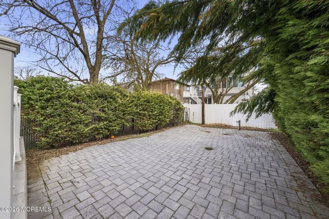 163 Seabreeze Avenue, North Middletown, NJ 07748