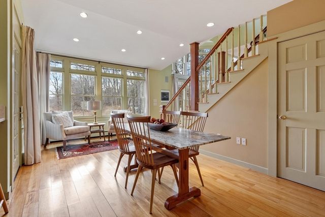 521 Barretts Mill Rd, Concord, MA 01742