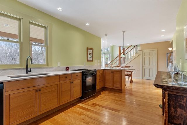 521 Barretts Mill Rd, Concord, MA 01742