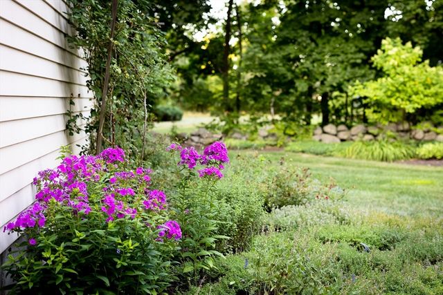 521 Barretts Mill Rd, Concord, MA 01742