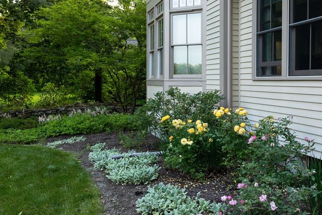 521 Barretts Mill Rd, Concord, MA 01742