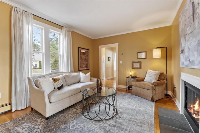 521 Barretts Mill Rd, Concord, MA 01742