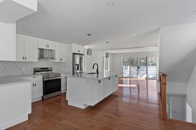 6 Hillside Rd, Northborough, MA 01532