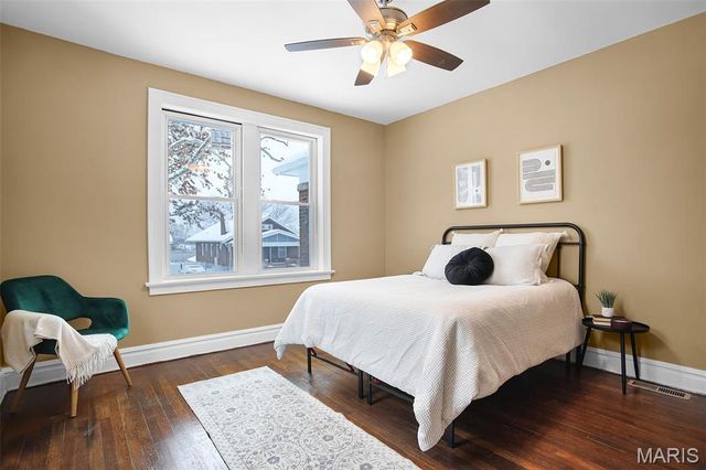 7429 Warner Avenue, St Louis, MO 63117