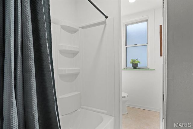 7429 Warner Avenue, St Louis, MO 63117