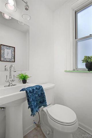 7429 Warner Avenue, St Louis, MO 63117