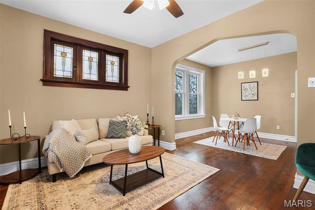 7429 Warner Avenue, St Louis, MO 63117