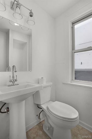 7429 Warner Avenue, St Louis, MO 63117