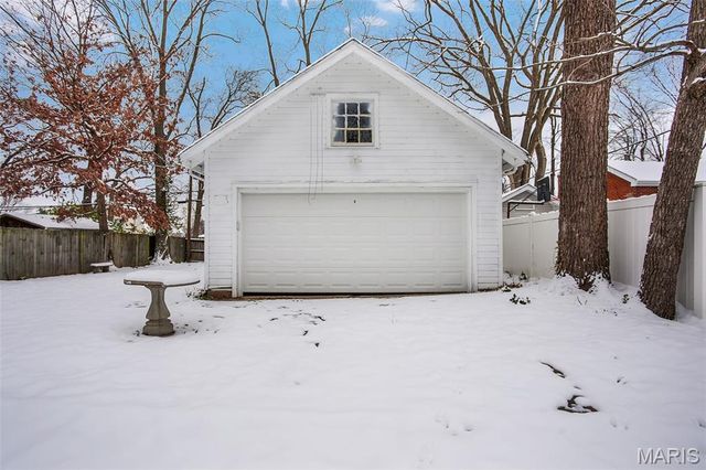 7429 Warner Avenue, St Louis, MO 63117