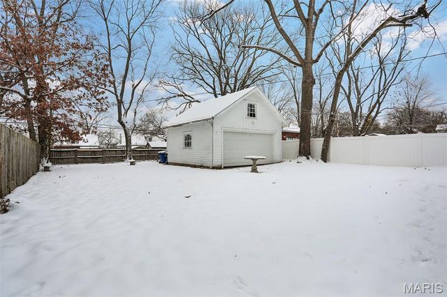 7429 Warner Avenue, St Louis, MO 63117