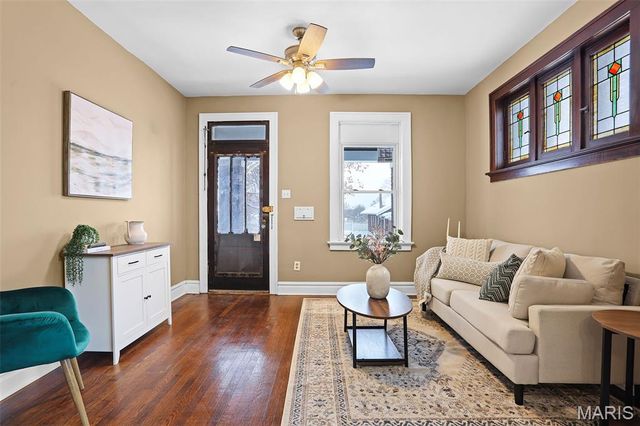 7429 Warner Avenue, St Louis, MO 63117