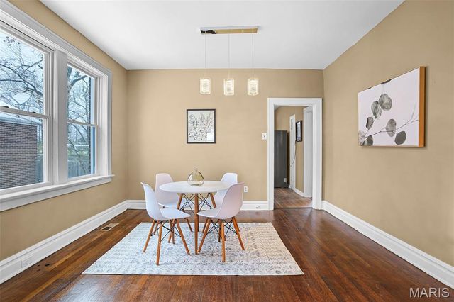 7429 Warner Avenue, St Louis, MO 63117