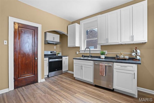 7429 Warner Avenue, St Louis, MO 63117