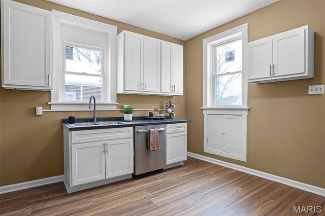 7429 Warner Avenue, St Louis, MO 63117