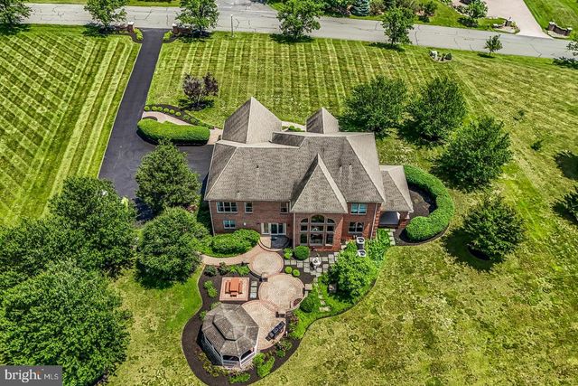 4260 W WYNDEMERE CIR, Schnecksville, PA 18078