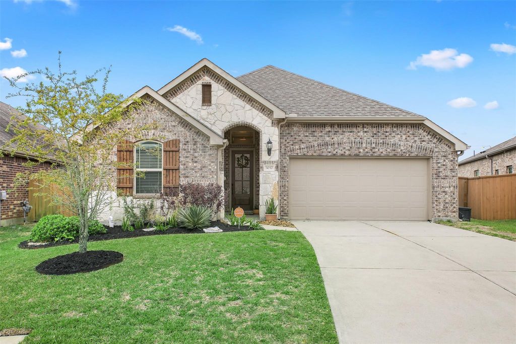 3037 Broadhaven Drive, Texas City, TX 77568