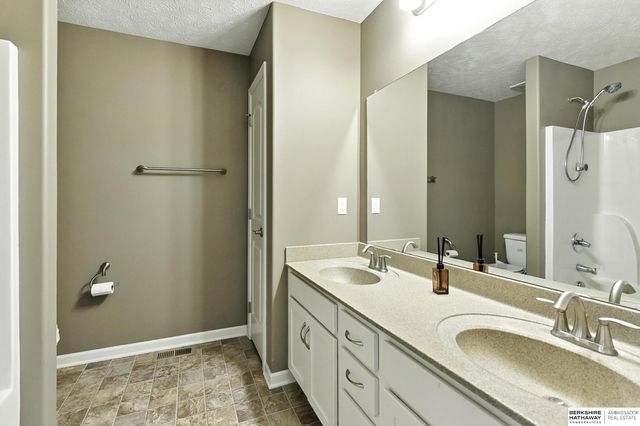 8620 S 168th Avenue, Omaha, NE 68136