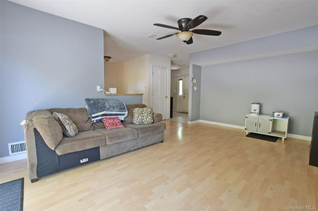 1 Gregg Lane, Coram, NY 11727