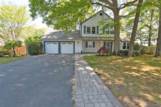 1 Gregg Lane, Coram, NY 11727