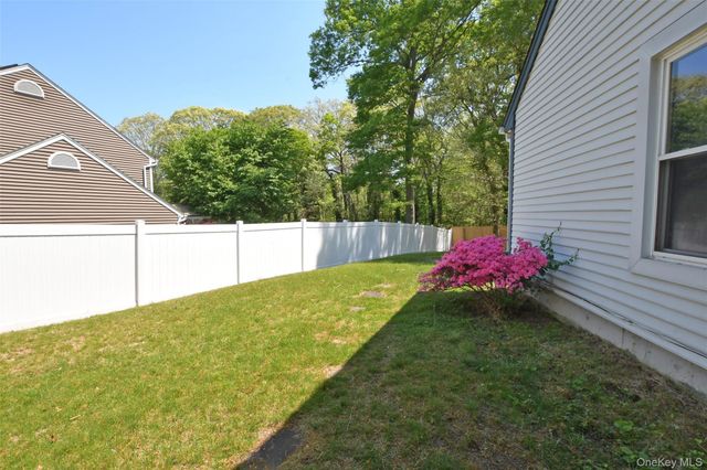 1 Gregg Lane, Coram, NY 11727