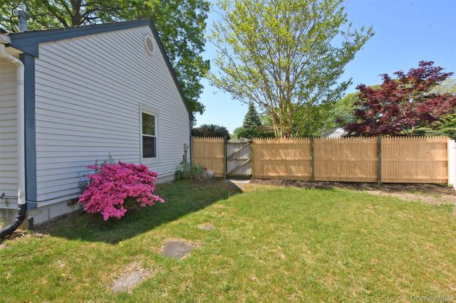 1 Gregg Lane, Coram, NY 11727