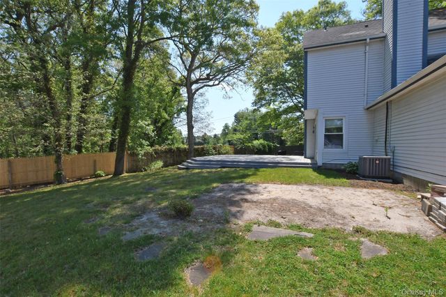 1 Gregg Lane, Coram, NY 11727