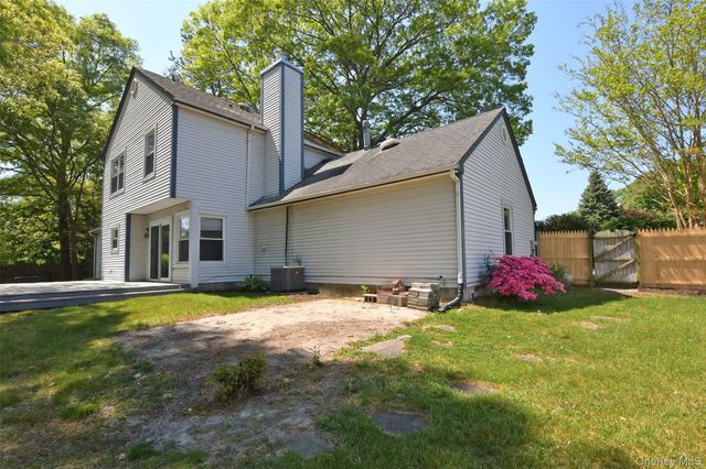 1 Gregg Lane, Coram, NY 11727