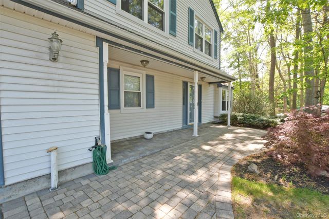 1 Gregg Lane, Coram, NY 11727