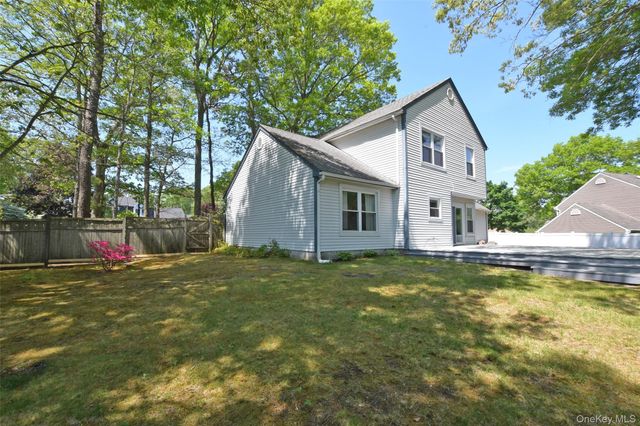 1 Gregg Lane, Coram, NY 11727
