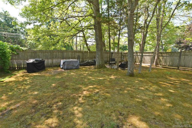 1 Gregg Lane, Coram, NY 11727