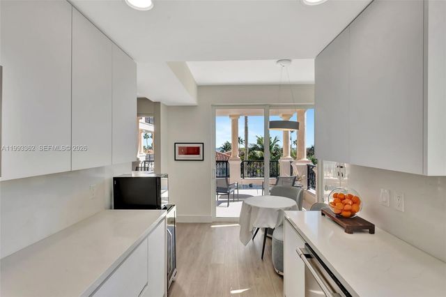 19136 Fisher Island Drive 19136, Miami Beach, FL 33109