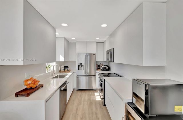 19136 Fisher Island Drive 19136, Miami Beach, FL 33109