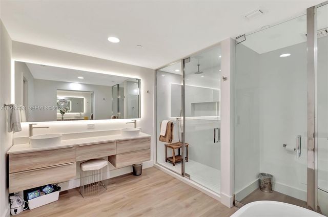 19136 Fisher Island Drive 19136, Miami Beach, FL 33109