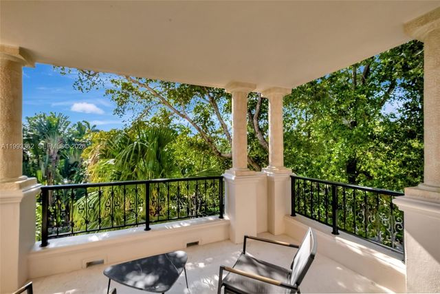 19136 Fisher Island Drive 19136, Miami Beach, FL 33109