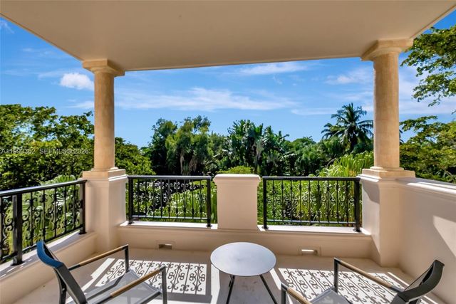 19136 Fisher Island Drive 19136, Miami Beach, FL 33109
