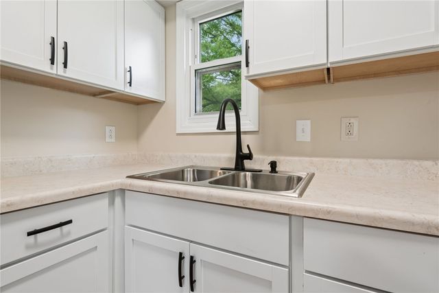 528 CEDARHURST DR, N Versailles, PA 15137