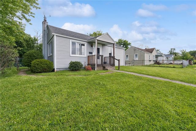 528 CEDARHURST DR, N Versailles, PA 15137