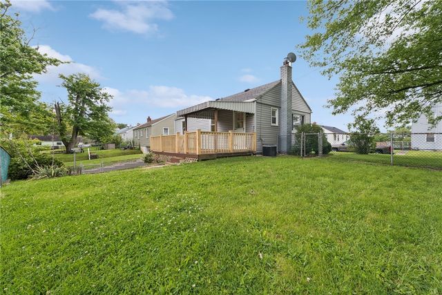 528 CEDARHURST DR, N Versailles, PA 15137