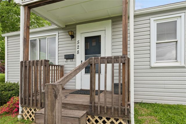 528 CEDARHURST DR, N Versailles, PA 15137