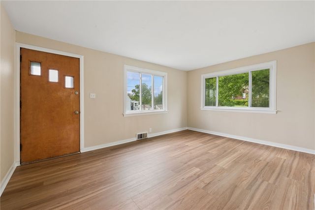528 CEDARHURST DR, N Versailles, PA 15137