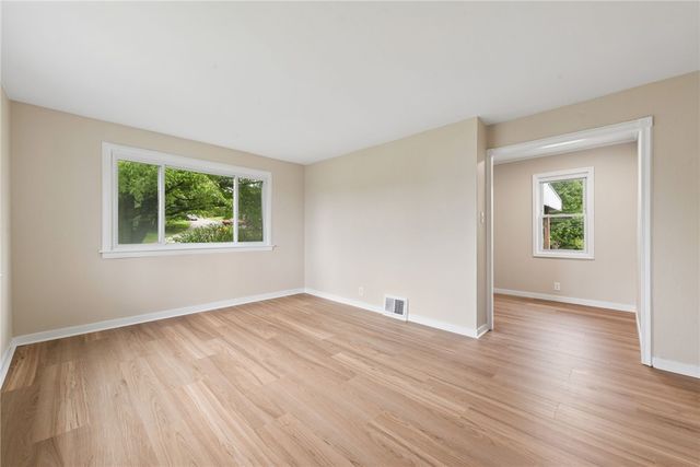 528 CEDARHURST DR, N Versailles, PA 15137