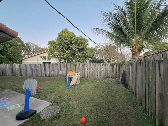 4117 Riverside Drive, Coral Springs, FL 33065