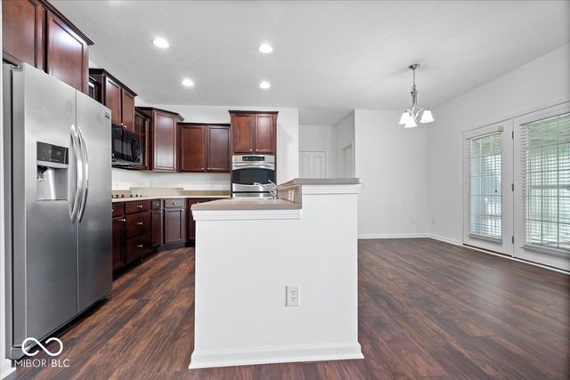 6406 Concord Drive, Zionsville, IN 46077